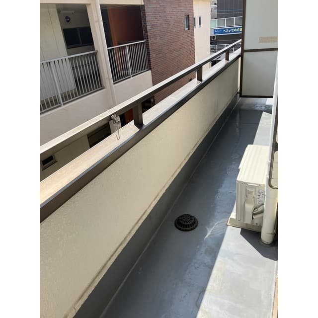 Room image 12