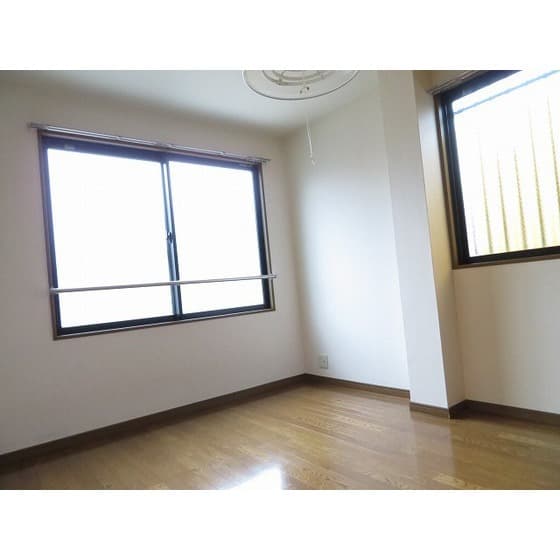 Room image 16