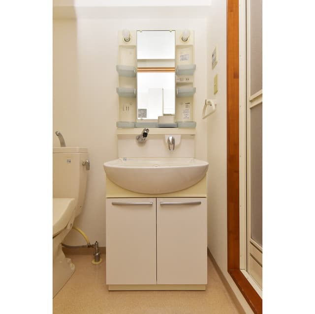Room image 8