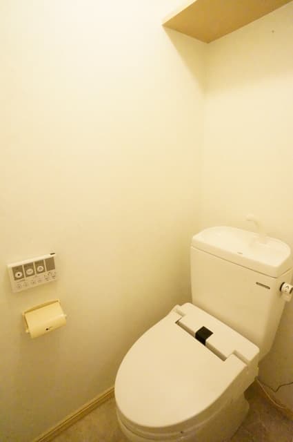 Room image 8