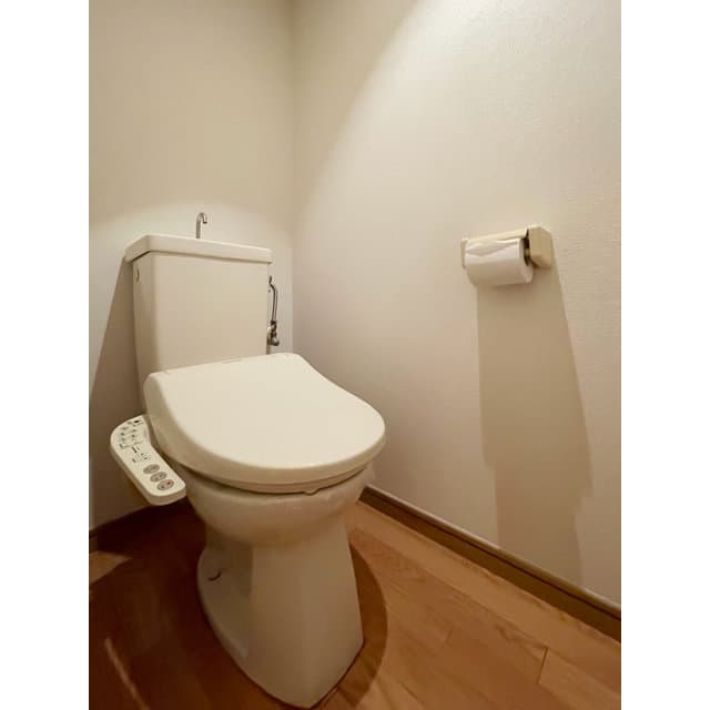 Room image 8