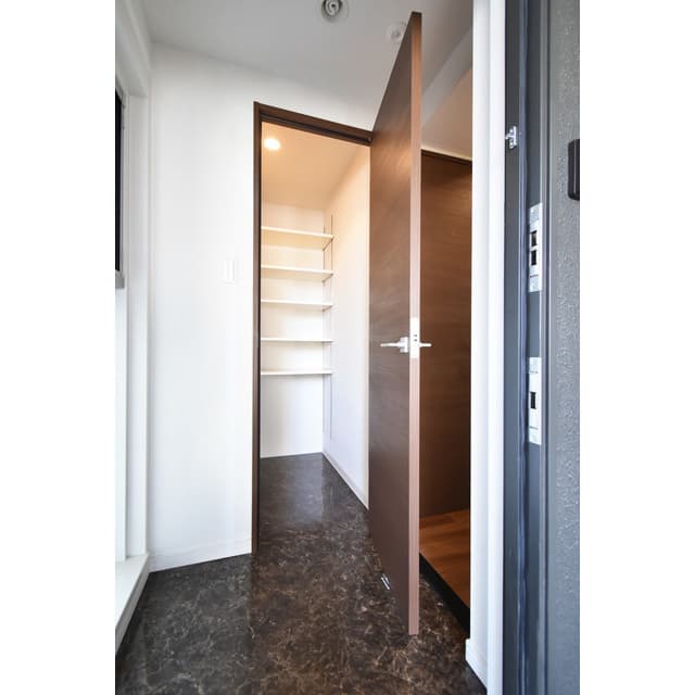 Room image 16