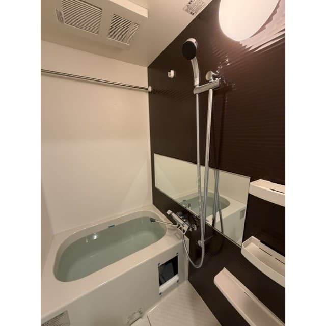 Room image 8