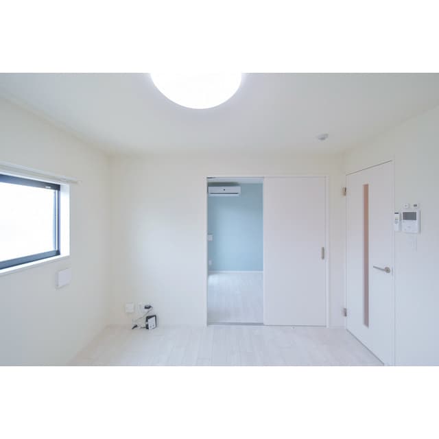 Room image 16