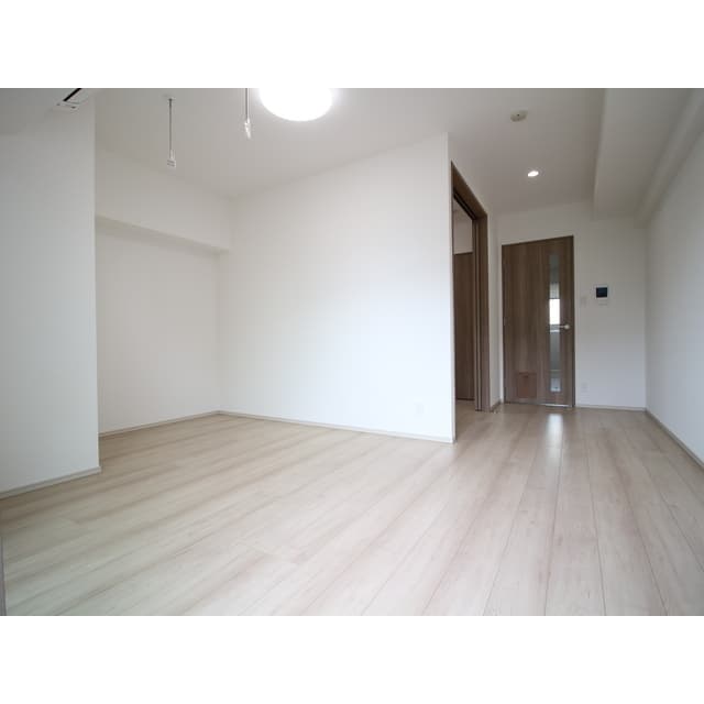 Room image 15