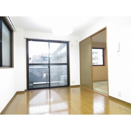 Room image 10