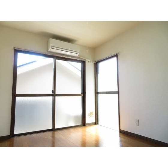 Room image 9