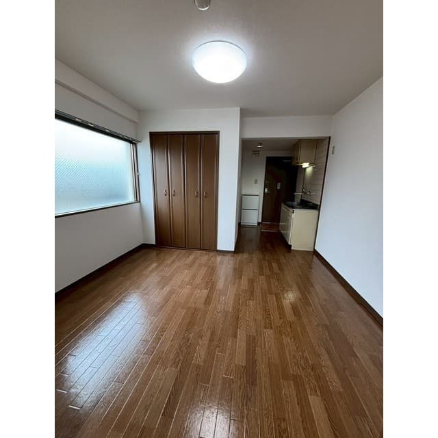 Room image 8