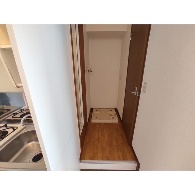 Room image 8