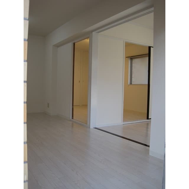 Room image 16