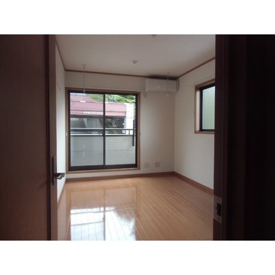 Room image 10