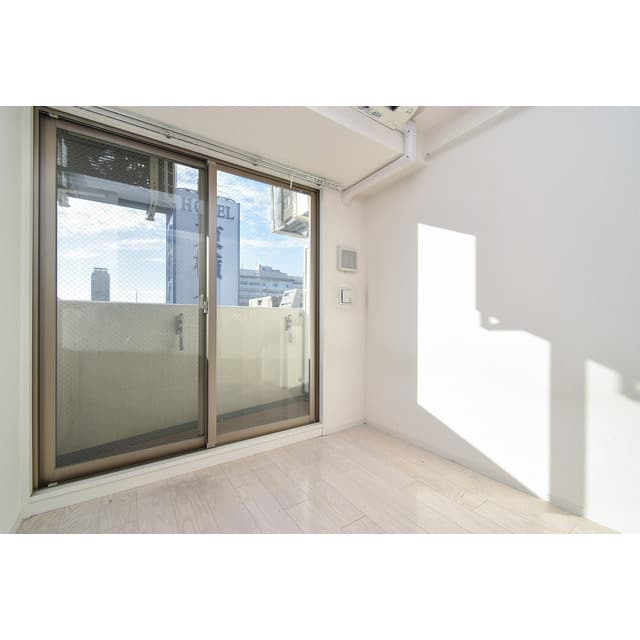 Room image 8