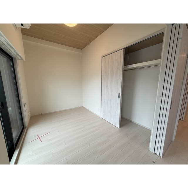 Room image 16