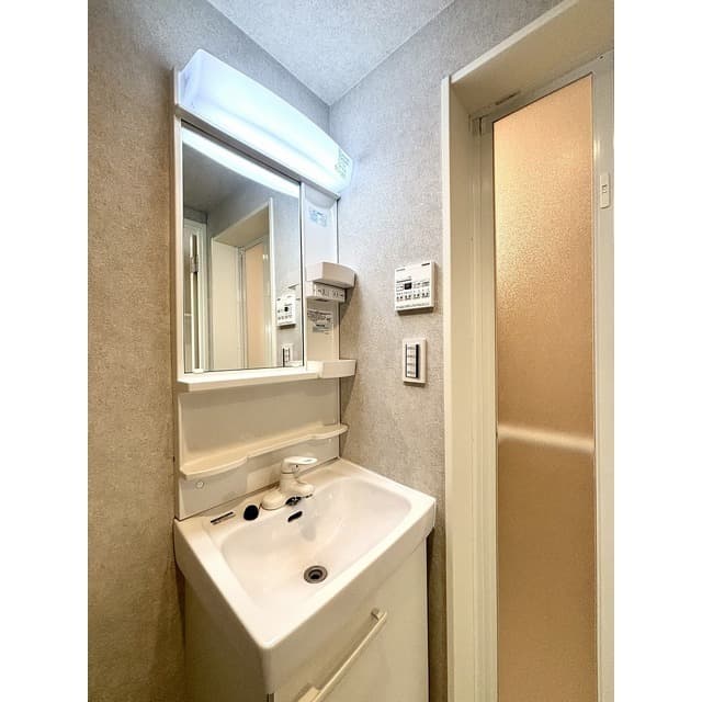Room image 12