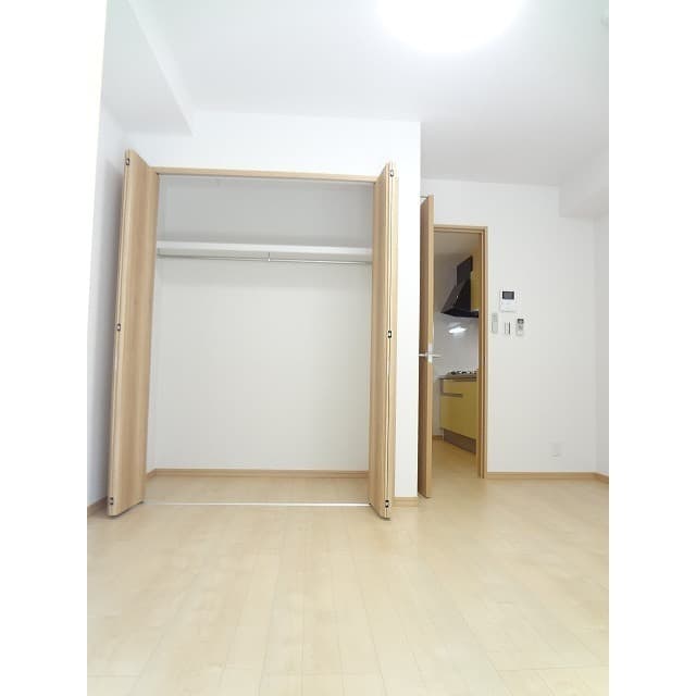 Room image 11