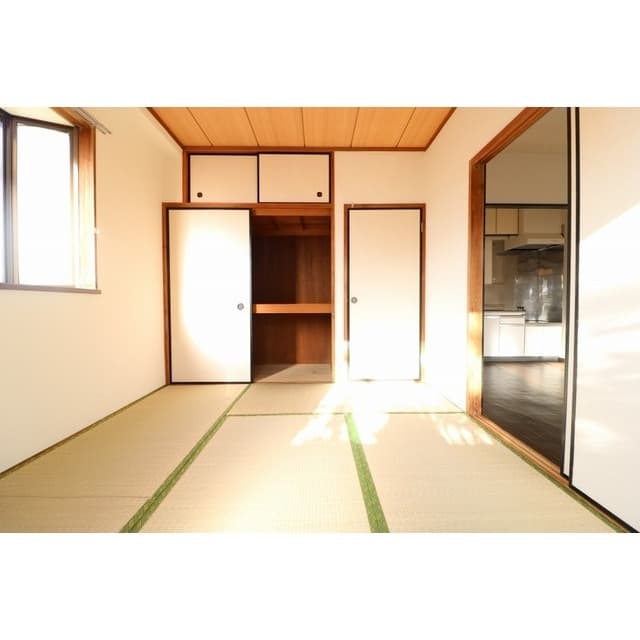 Room image 16