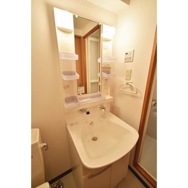 Room image 8