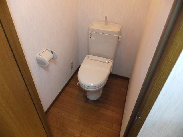Room image 8