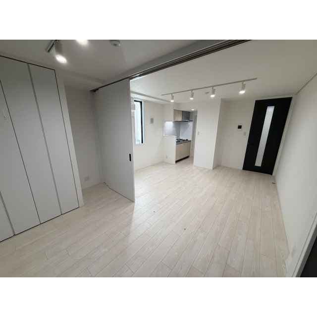 Room image 16