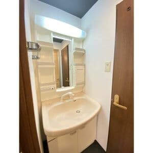 Room image 13
