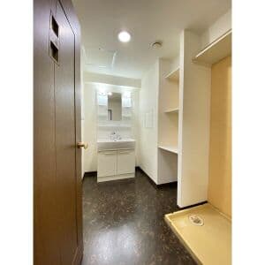 Room image 15