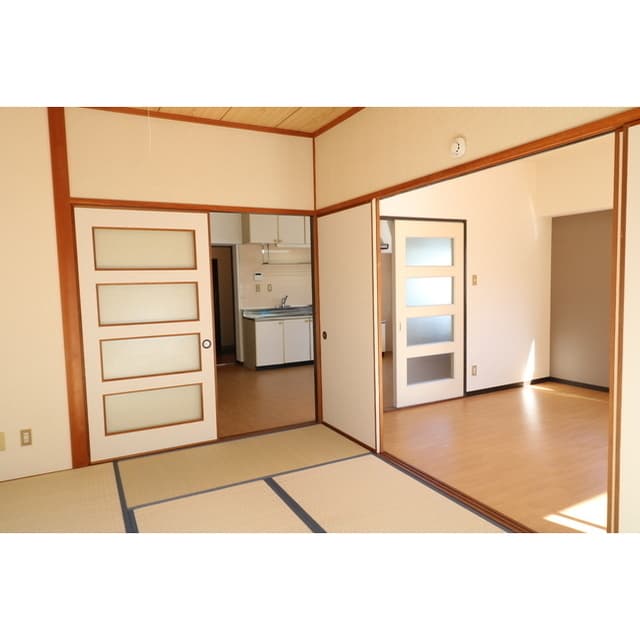 Room image 8