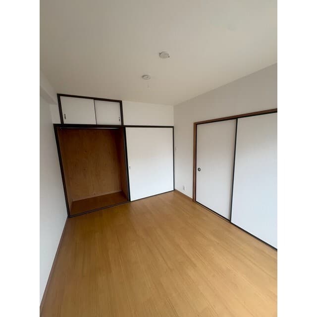Room image 16