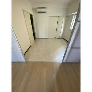 Room image 12