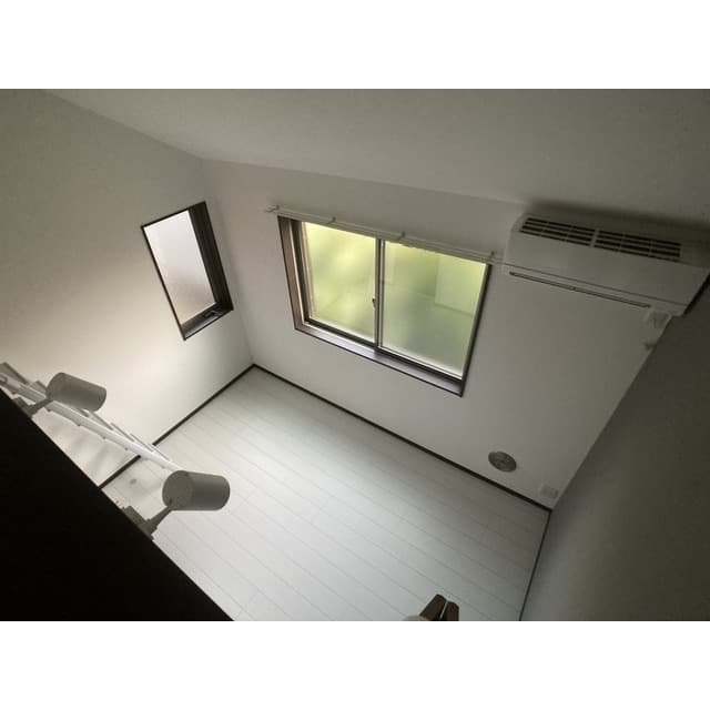 Room image 12