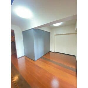 Room image 16