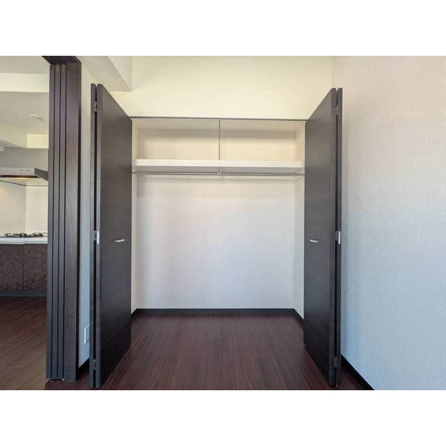 Room image 15