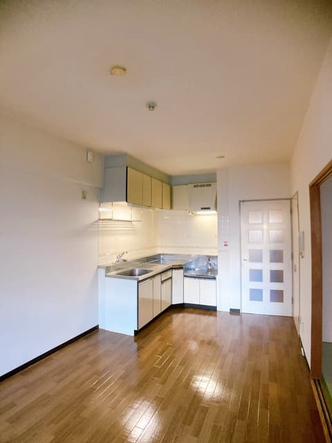 Room image 15