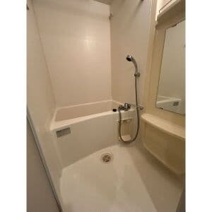 Room image 10