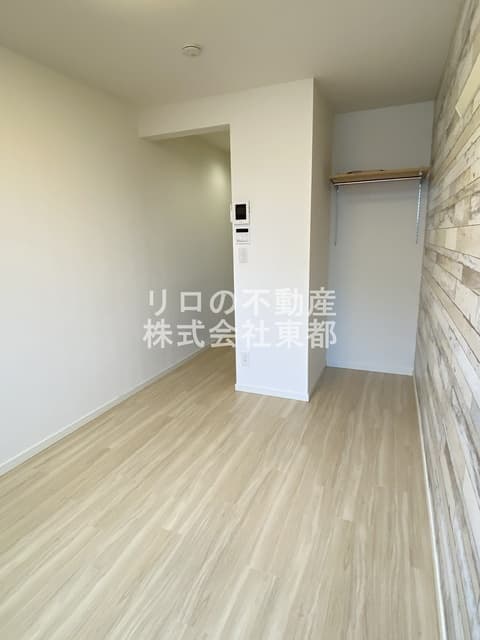 Room image 8