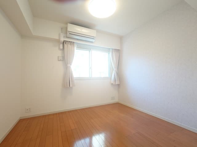 Room image 13