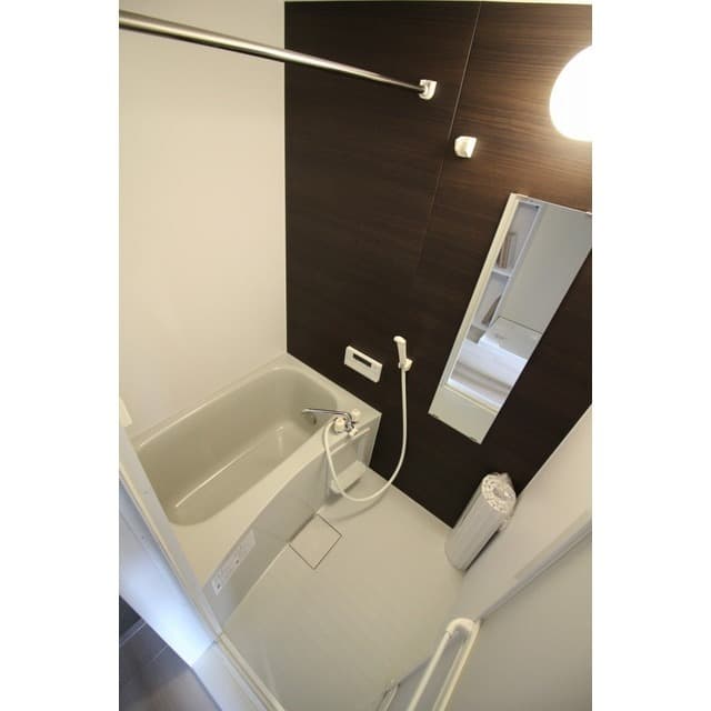 Room image 10