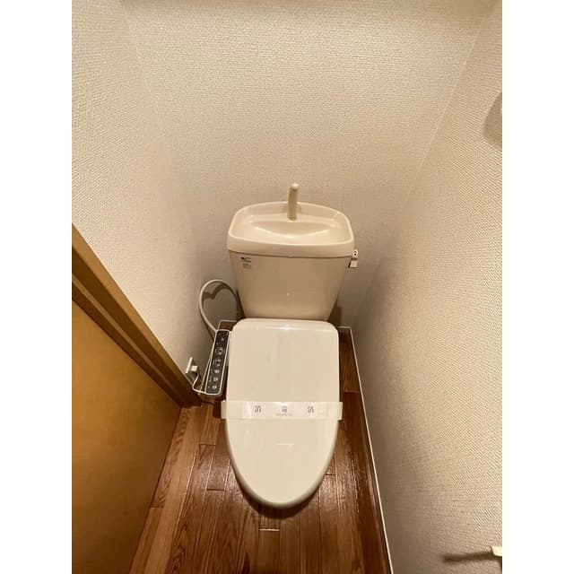 Room image 8