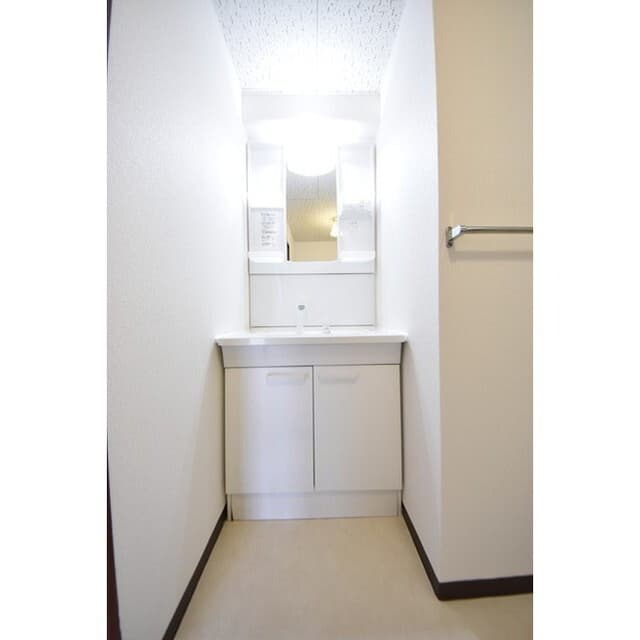 Room image 16