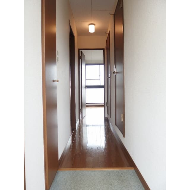 Room image 14