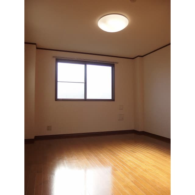 Room image 15