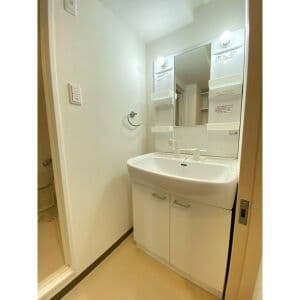 Room image 15