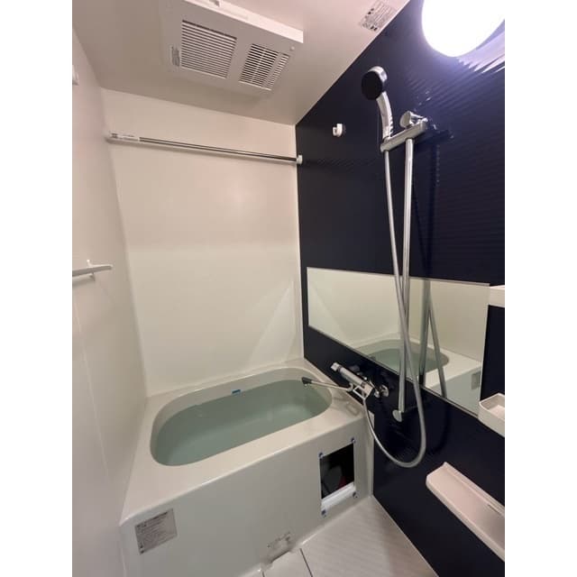 Room image 8