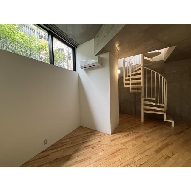 Room image 12