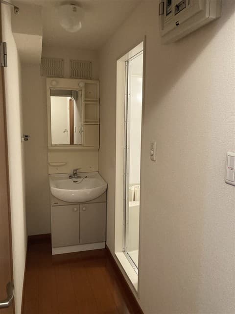 Room image 8