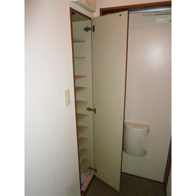 Room image 8