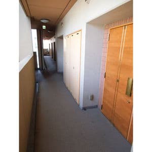 Room image 8
