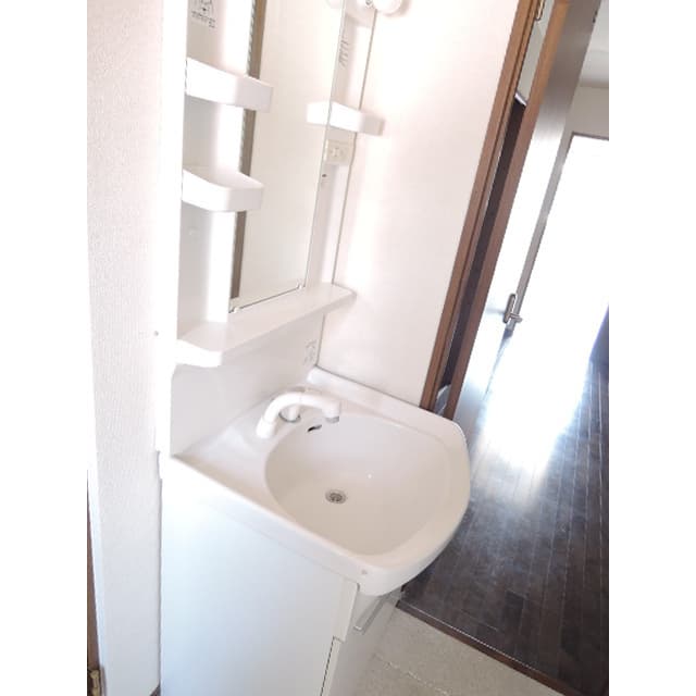 Room image 12