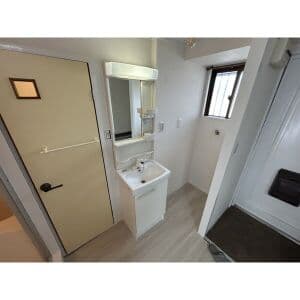 Room image 8