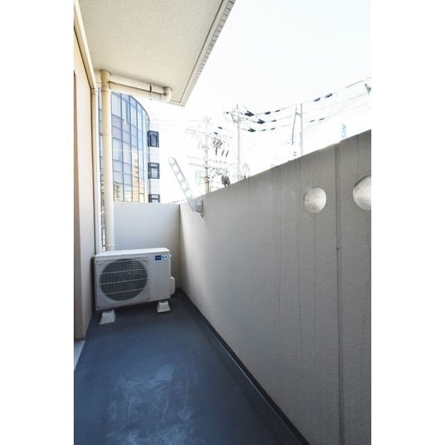Room image 15