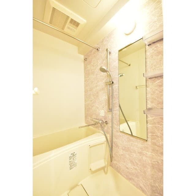 Room image 10